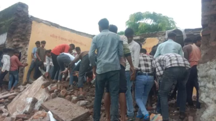 The roof of the school and the wall falling in Rajasthan does not stop, a major accident happened in Banswara; Collector search report – school building – collapse in Rajasthan no injuries due to vacation