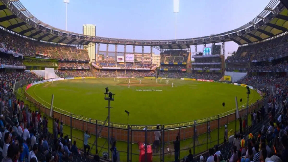 6.52 lakh -jersey stolen from the shanks stadium, arrested security guard