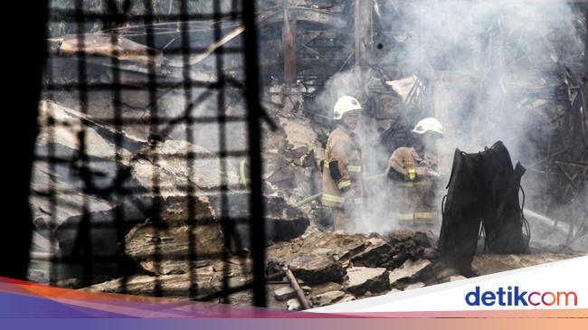 Puslabfor were deployed to investigate the cause of the purification market fire