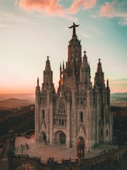 Where is the world’s largest church?