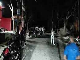 Diesel thieves overturned in Pilibhit, villagers caught two, three absolutely
