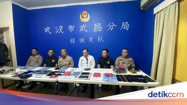 Police arrest 11 wn China rent a luxury home in South Jakarta becoming an online headquarters