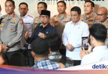Mendes Yandri awarded the Banten Police Chief and the Chief of Police of Sidoarjo