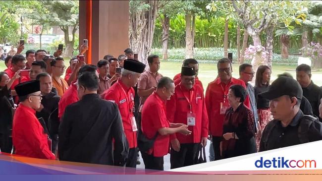 Megawati gave a closed direction to the framework in the Bimtek Pdip Bali