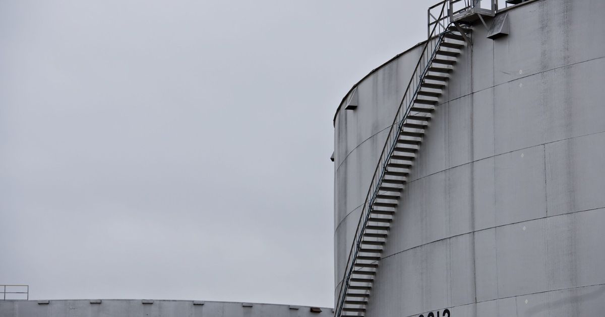 Oil deepens its losses with the markets focus on America’s commercial conversations