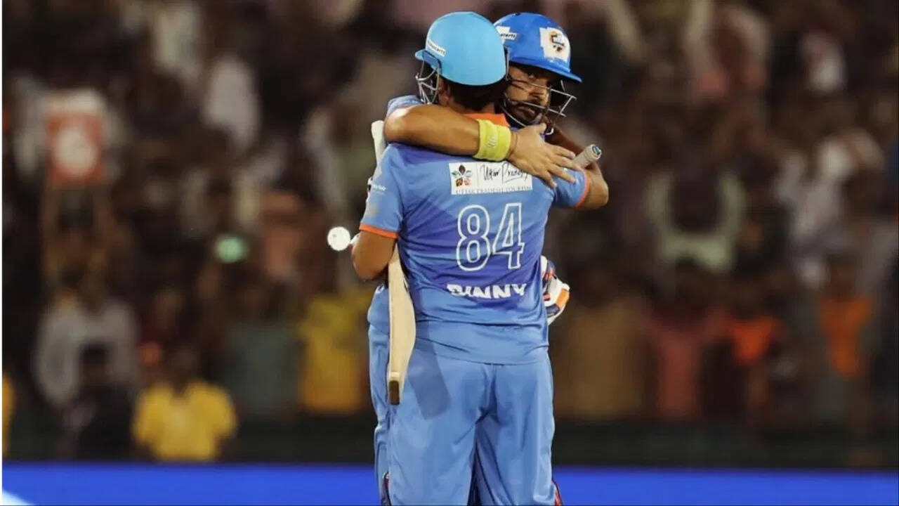 9 sixes, 11 fours, 148 runs scored in 81 balls … whose wife anchor, she also got his name