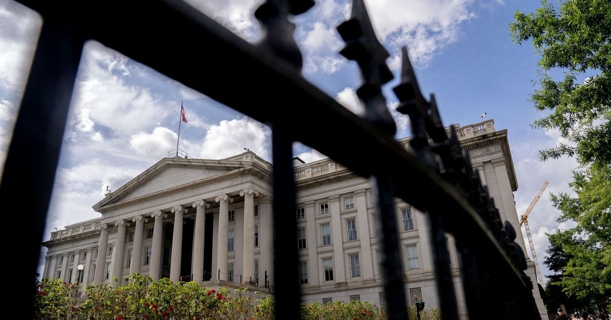 The dollar is rising for the second week with the focus of speculators on economic data