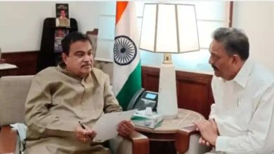 Afzal Ansari, MP of the Samawadi Party, has a significant meeting with Union Minister Nitin Gadkari