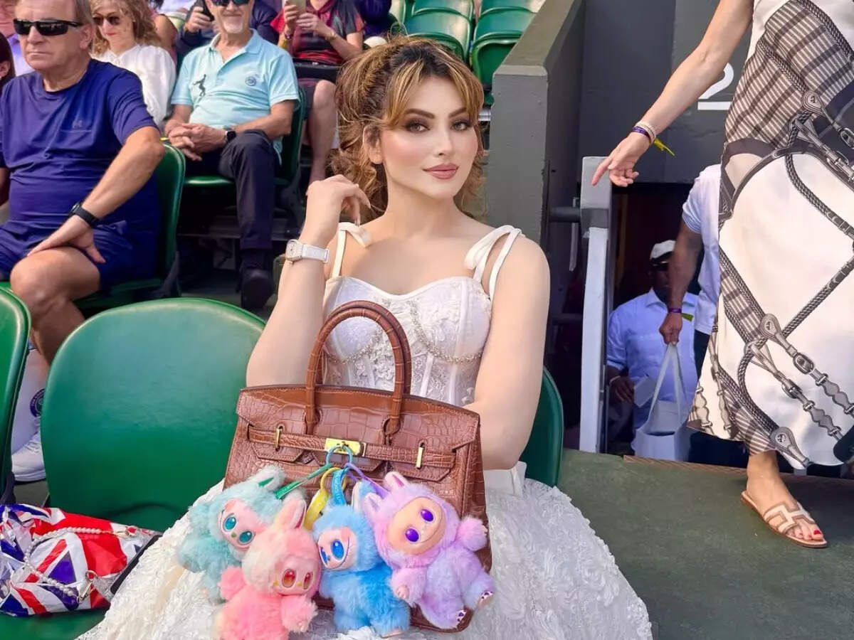 “No one helps …” Urvashi Rautela stole at London Airport, bag full of jewelry worth millions, actress burst on officers