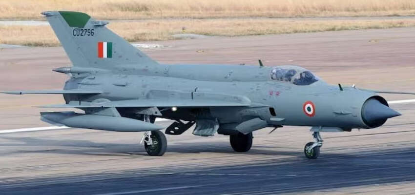 India’s MIG-21 dominated the sky, Pakistani Miraj piled up from the K-13 rack, here the biggest MIG-21 knows
