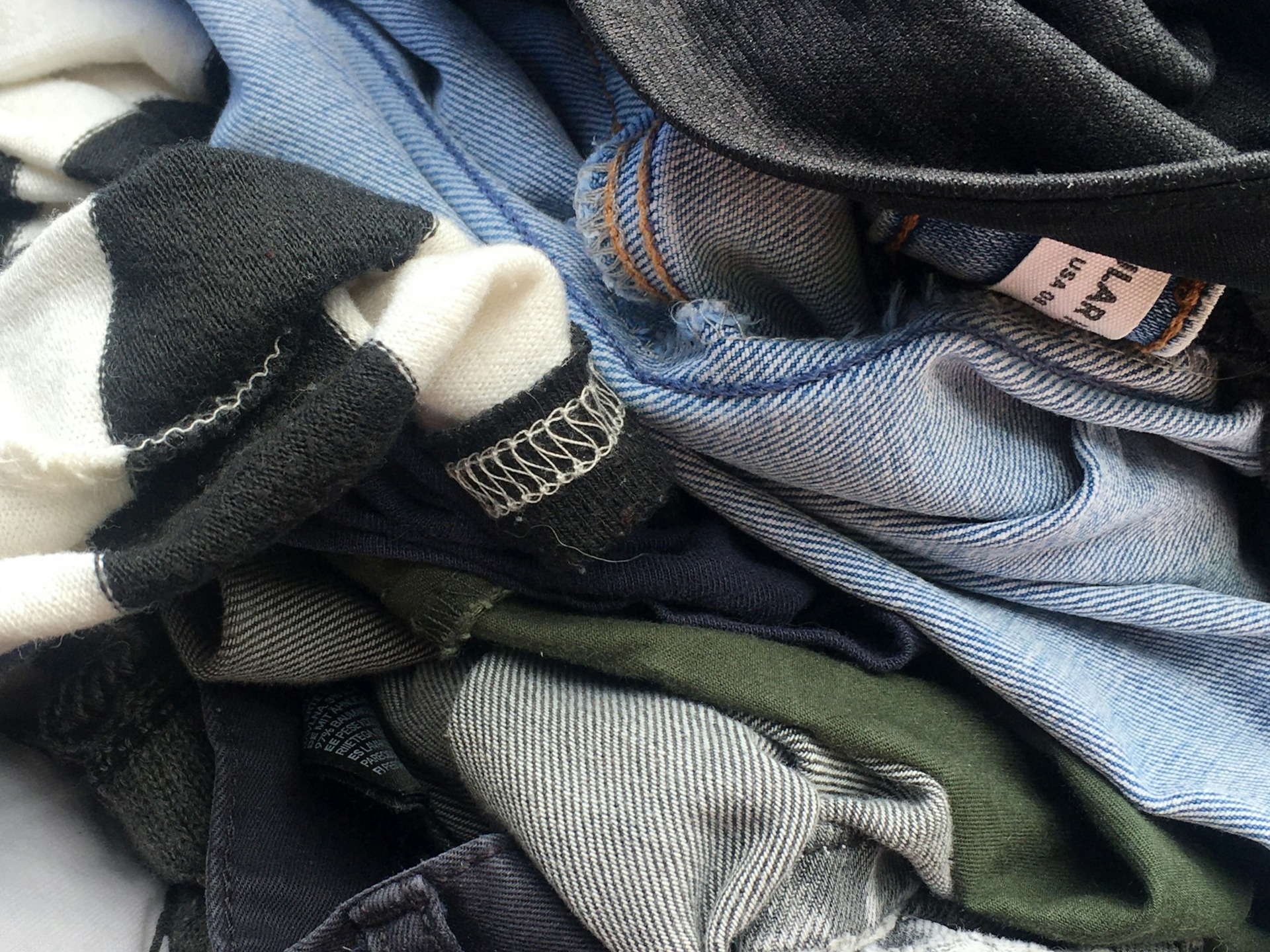 How to remove the smell of clothing from the closet