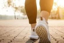 هل من الأفضل أن تمشي صباحًا أم مساءً لتحقيق أقصى استفادة؟