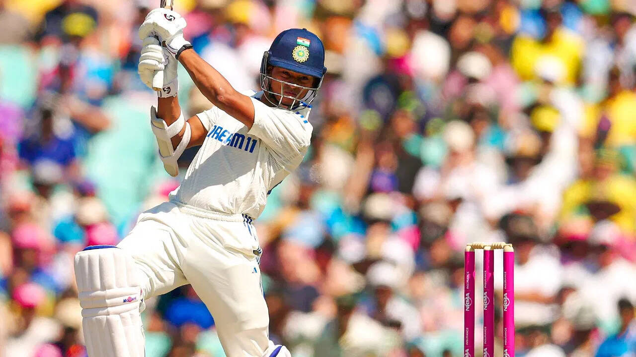 All on one side, and England for Yashasvi on one side, now a strong batsman has shown incredible in Manchester test