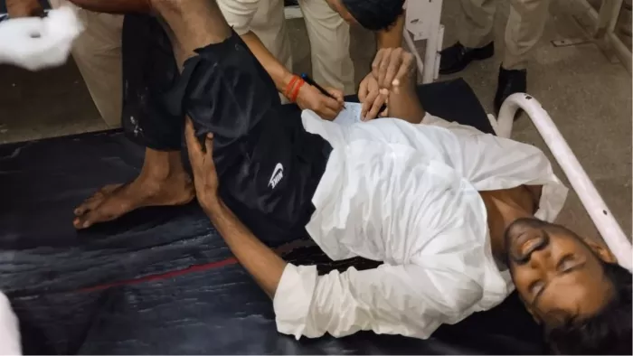 Police Month: Police Meeting with Offenses in Pratapgarh, Three arrested, one shot for one -Police encouraged police Pratapgarh jewelry suspects shot in the police