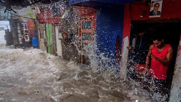 Heavy rain in Maharashtra Capital, BMC warns high tide