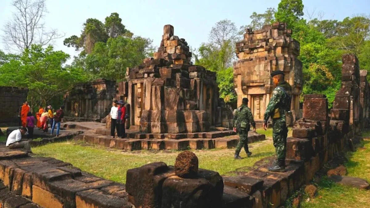 “Thailand Cambodia War” Jung started with 1 tablet … Aircraft jet reached within 2 hours, monks running is destroyed cultural heritage