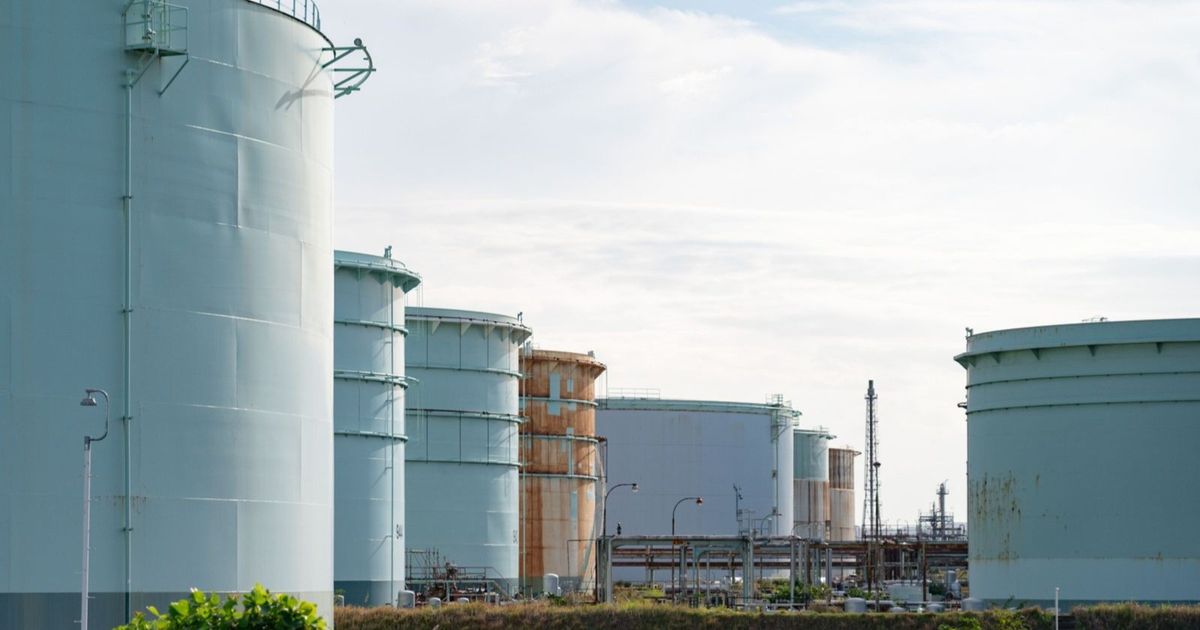Oil prices rise with the escalation of commercial stress