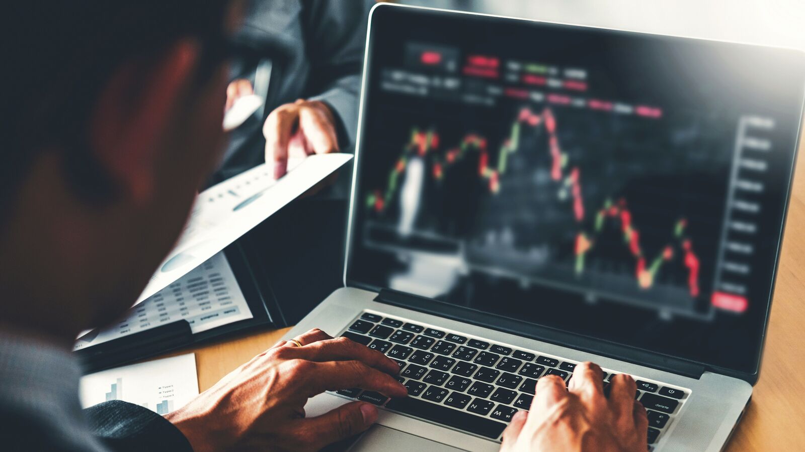 Sensex crashed 600 points, Nifty drops below 24,600; What has the Indian stock market driven today? | Einsmark news