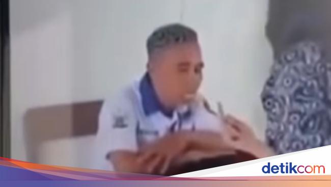 Occupational school girls in Gowa are do do ibas middle jine to teacher, the recorders are also hit