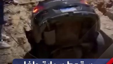 سقوط سيارة ملاكي بداخلها زوجان في حفرة بمنتصف الشارع في حدائق أكتوبر _مصر