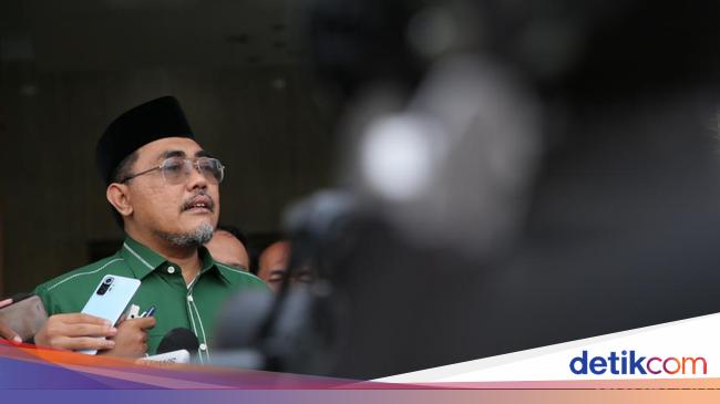 Prabowo gives Tom Lembong and Hasto, PKB hats hats
