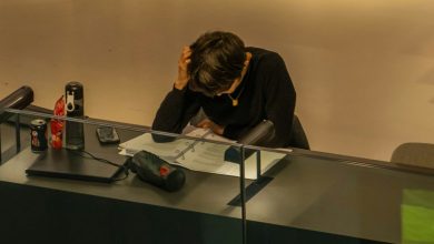 8 easy ways to sleep in the office