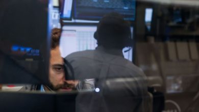 Poor employment data breaks the calm of US stocks