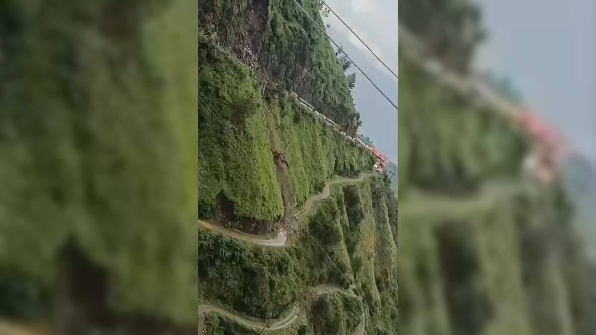 How dangerous mountains are … this video will shock heart, JCB rolled into a ditch like toy