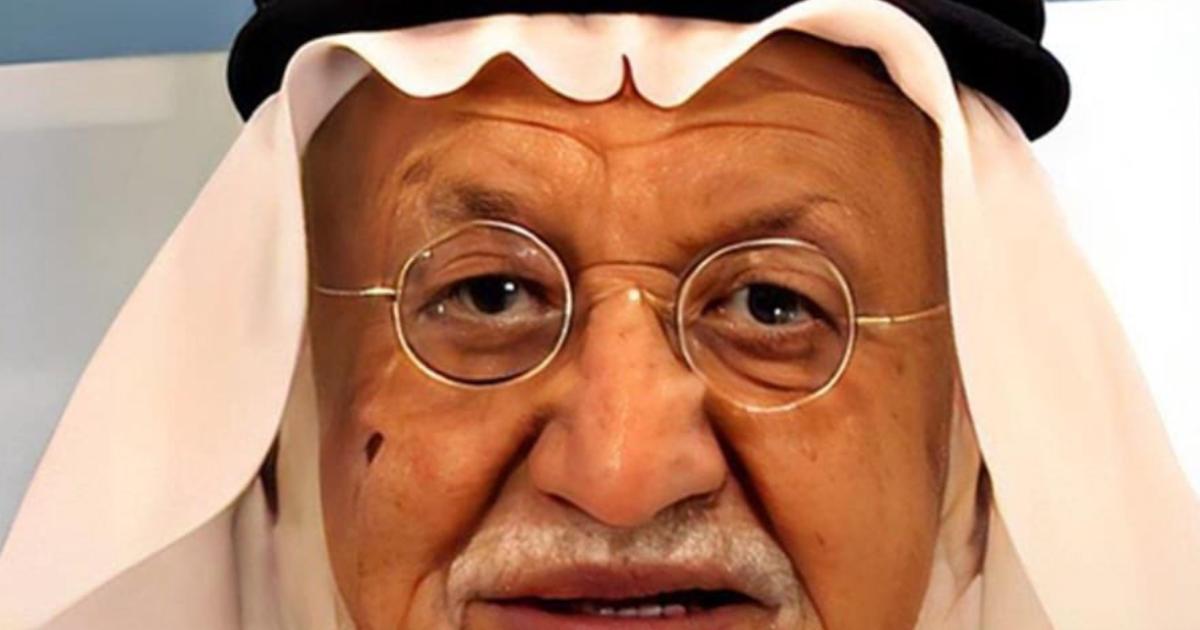 محمد المنيع يتعرض لوعكة صحية ويدخل العناية المركزة.. وابنه يطلب الدعاء: دعواتكم لوالد الجميع…