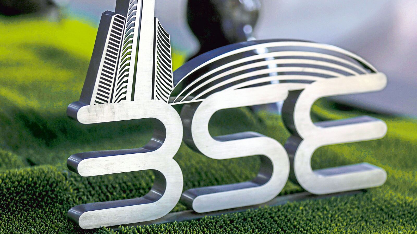 BSE Q1 Results: Net profit doubles to £ 539; Income jumps 59%