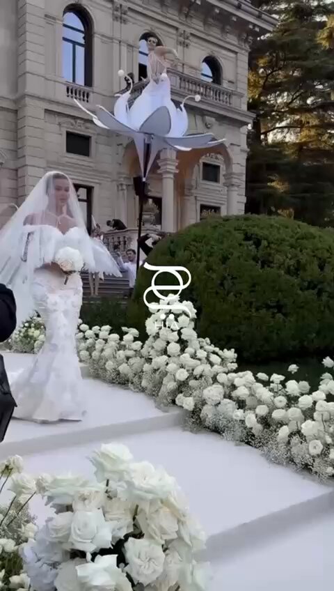 زفاف على الطريقة الإيطالية الفاخرة. الصور الأولى من حفل زفاف يومي بفستان من توقيع دولتشي آند…