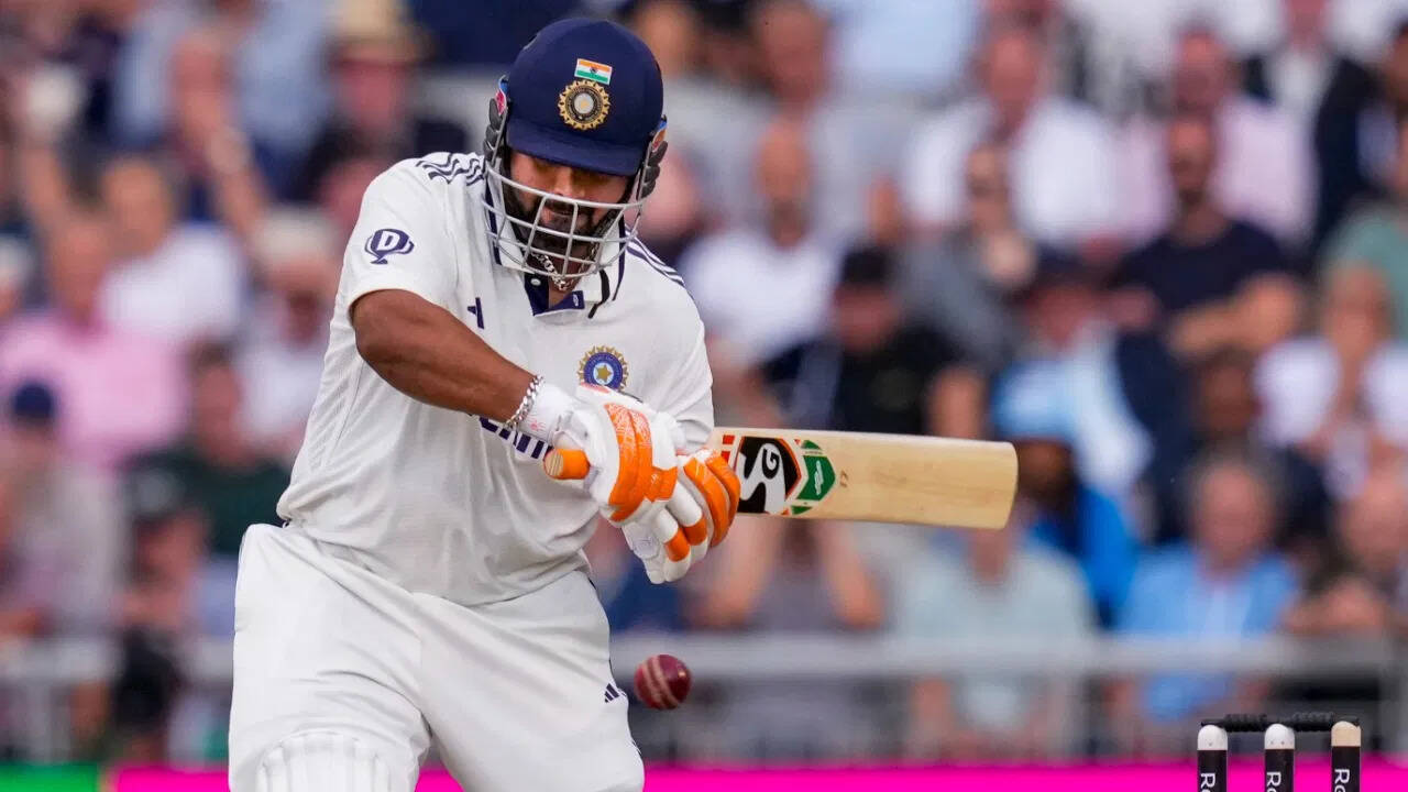 Rishabh Pant: Rishabh pants with a broken leg, fifty, Jofra Archer’s ball hit, give a six, see video