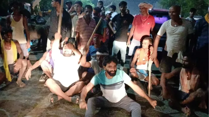 ‘Cut into the Ganges …’, clash the flood victims clash with administration with administration to evacuate the airport in Bhagalpur flood victims with administration at the Bhagalpur airport in Bhagalpur