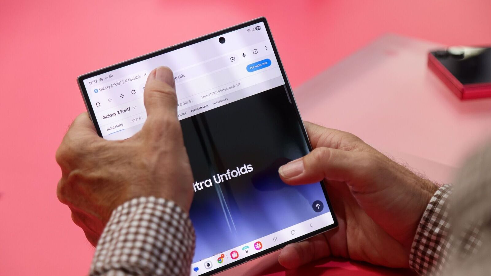 Youtuber Stress Tests Samsung Galaxy Z Fold 7 with 2,00,000 folds here is breaking and who survived