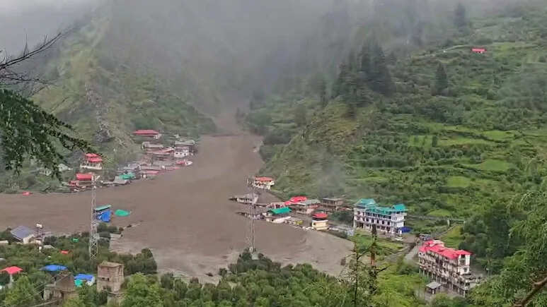 Rivers of 8 states flow above the danger mark due to heavy rain.