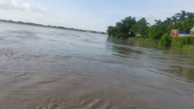 FATHPUR NEWS: Relief from the falling water level of Yamuna has reached 11 cm above ganga warning point -FateHpur flood update Yamuna water levels still rise ganga