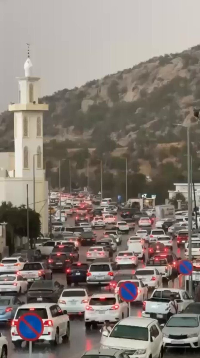 فيديو | جانب من الأمطار التي شهدها مركز الشفا بالطائف اليوم (الجمعة).. سيف السفياني