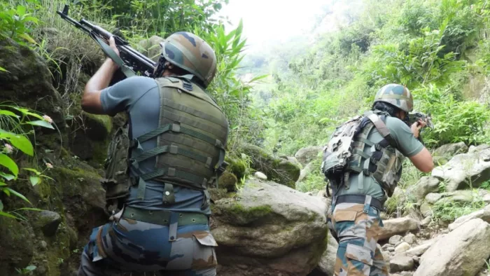 Kulgam -Meeting: Meeting between security forces and militants continues in Kulgam, Kashmir, four soldiers injured during shooting -Culgam Meeting continues with four security personnel injured during overnight fire