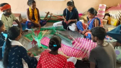Dhanbad News: Tribal is rich due to the production of bamboo things, the question is done across the country