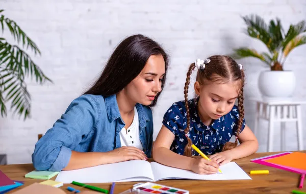 طفلك لا يحب الدراسة! إليك طرق لزيادة دافعيته