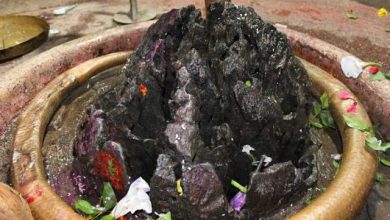 Here is a shivalinga with one lakh -holes, the relationship is linked to patal lure