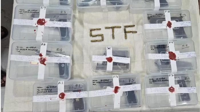 Delhi police smuggled arms, 10 automatic pistols and magazines repaired – the NCR Delhi Police Busts Arms Syndicate Arrests Smokgler with 10 Pistols