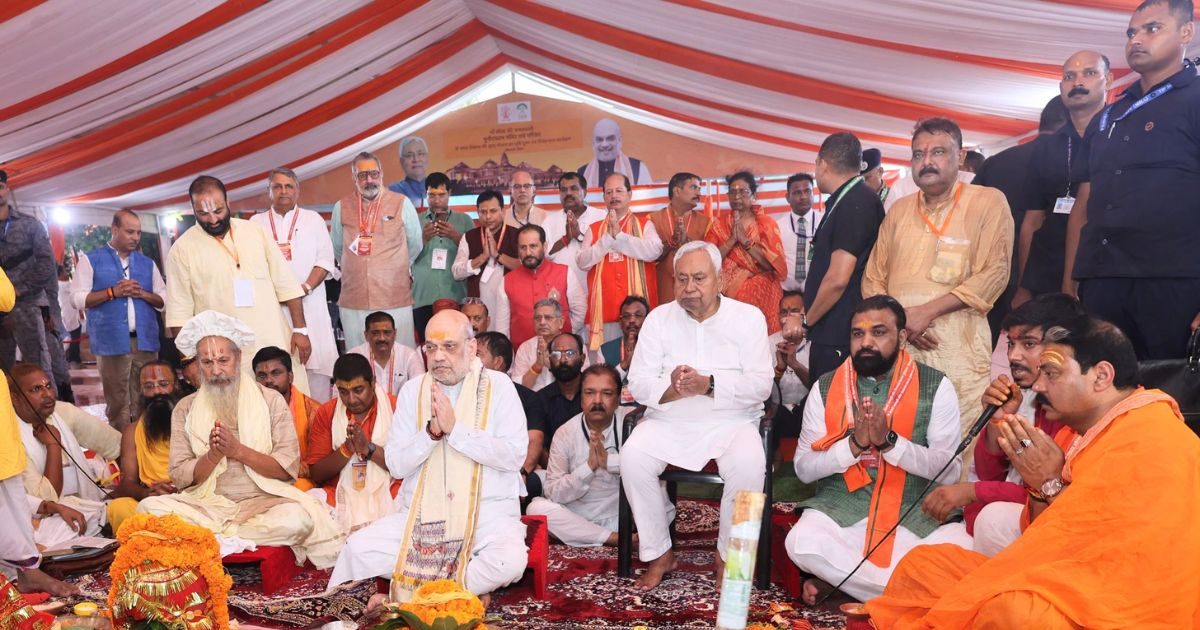 Amit Shah caught the hand on his hand