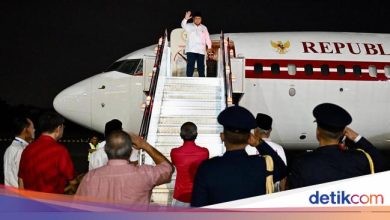 Prabowo returns to Indonesia after attending the Singapore National Day Parade