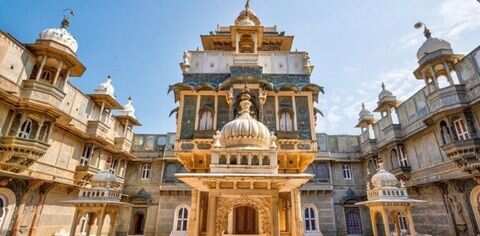 Do this beautiful palace in Maharashtra, you will get a unique experience