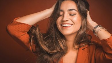 Get black, dense silky hair with ladies finger