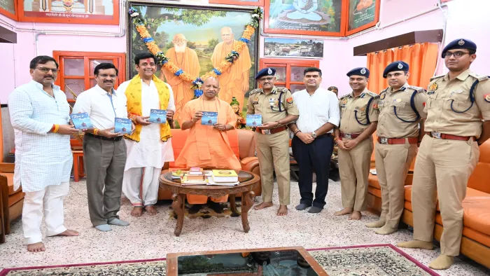 CM Yogi meeting with officials in Gorakhpur, said – WAR level preparations to deal with floods – Gorakhpur News cm yogi Adityanath Review Reviews Overflow Preparation Provisions
