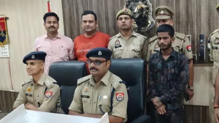 Agra News: Candleers continued to sleep on the bed in the SN Medical College, handcuffs ran out … two suspended – Cyber Fraud accused escaped from Agra SN Medical College Two guards two guards suspended Agra City News