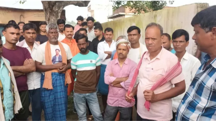 Buxar crash: Teenager dead, six injured in a truck and pace collision on Kochus -Chusa Main Road -Tragic accident son dies mother critically after the truck hit in Buxar