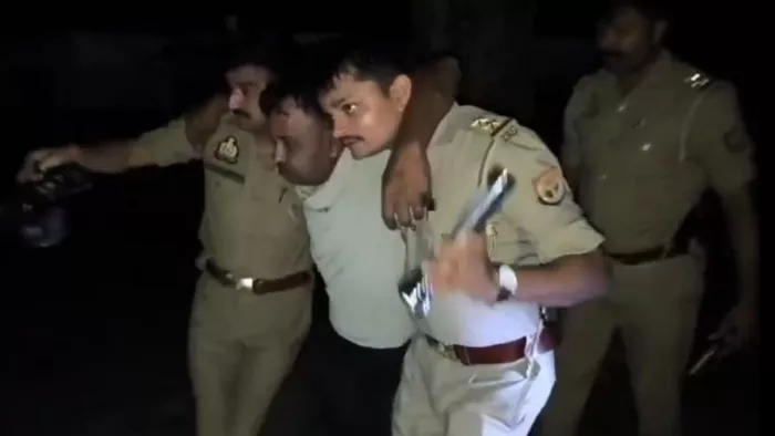 Raebareli Police -Meeting: Police Meeting with Members of the Inter -State Thief Gang, Two Offenses arrested -Police -Monthly in Raebareli Two criminals arrested one injured